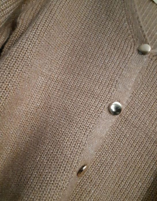 Sweter beżowy ze złotą nitką