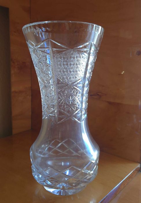 Sprzedam uzywany flakon krysztalowy.