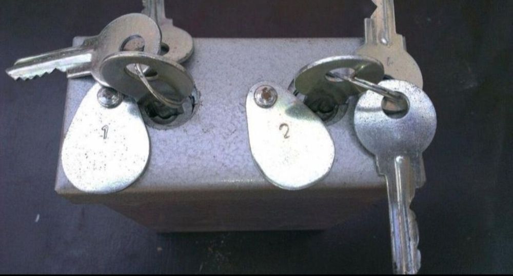 Замок сейфовский накладной  на два ключа СССР