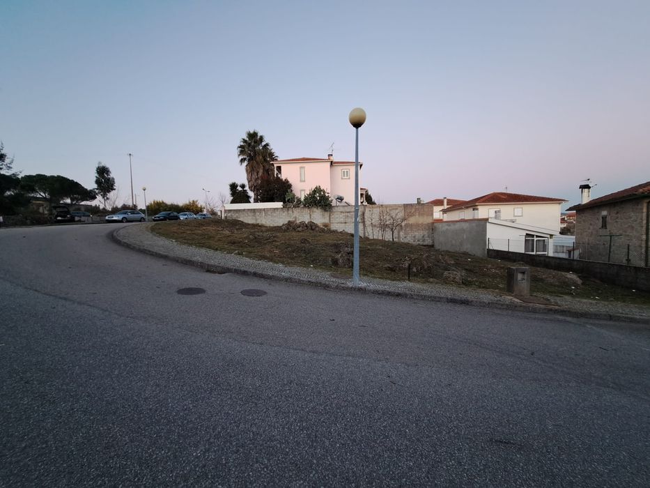 Lote com 500m2 - Mangualde