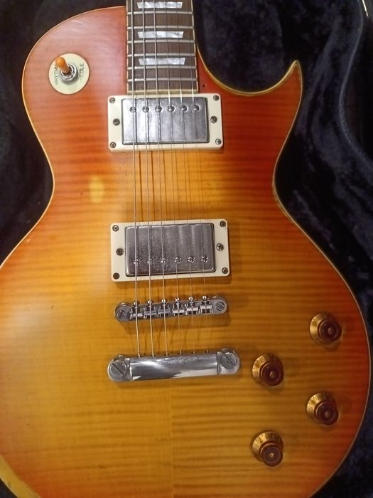 Guitarra vintage v 100