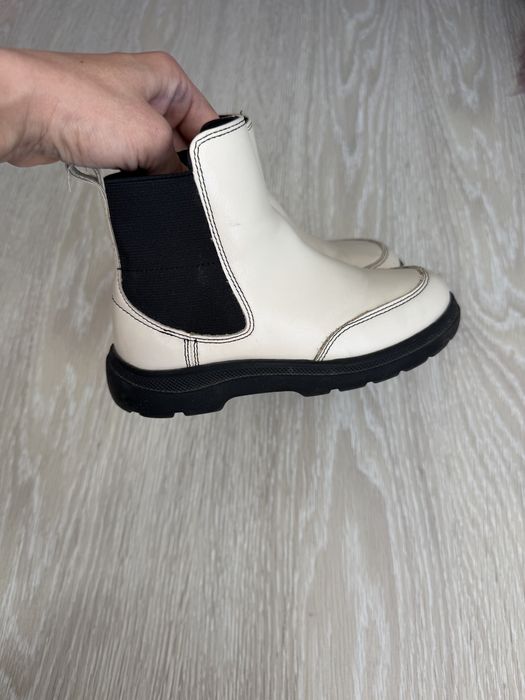 продам чобітки для дівчинки фірми ZARA