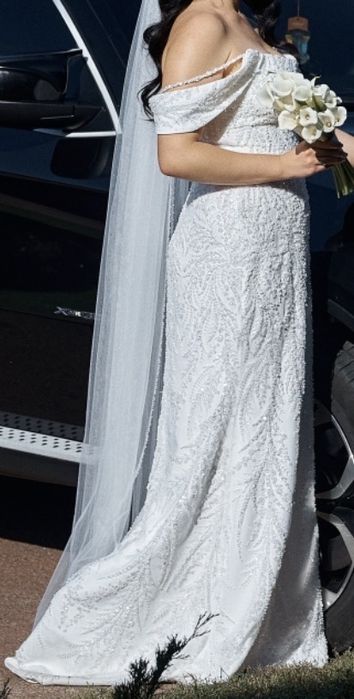 Весільна сукня.