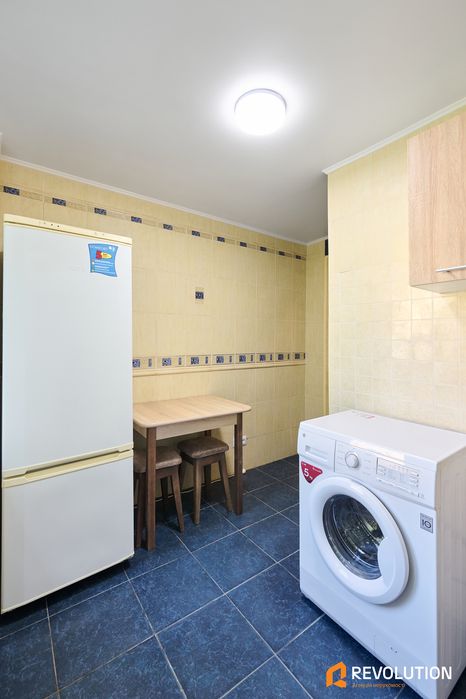 Без% , продаж 1 кімнатної квартири Бульвар Верховної Ради 18а, метро