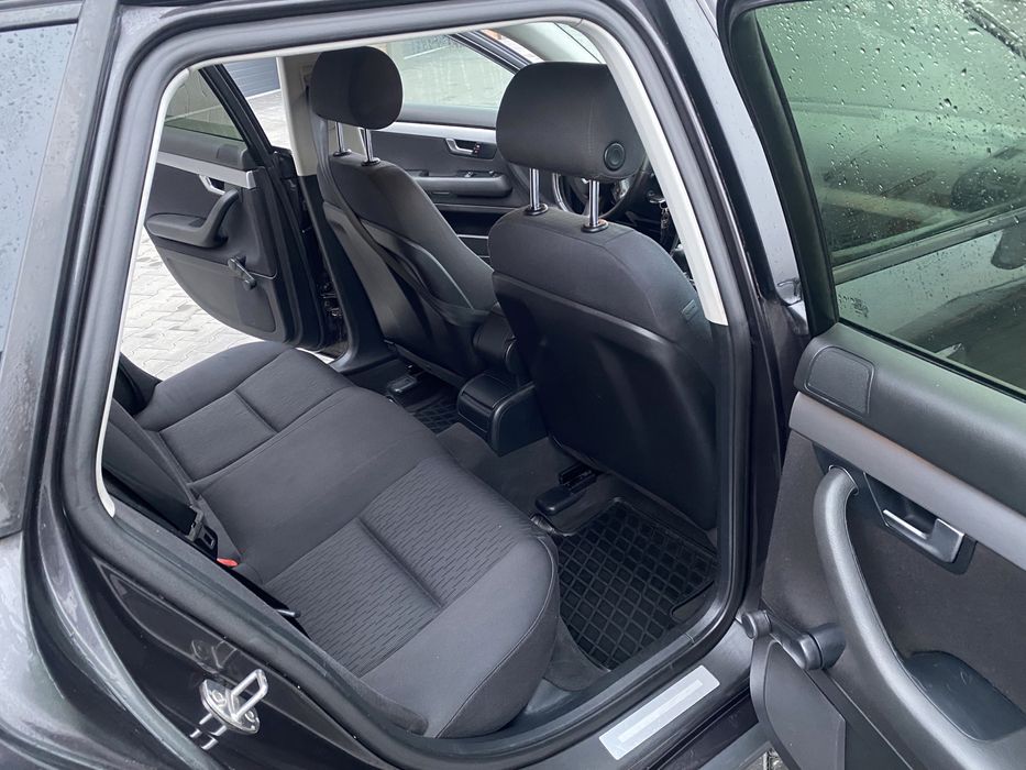 Дуже гарний стан.Колір Сірий.