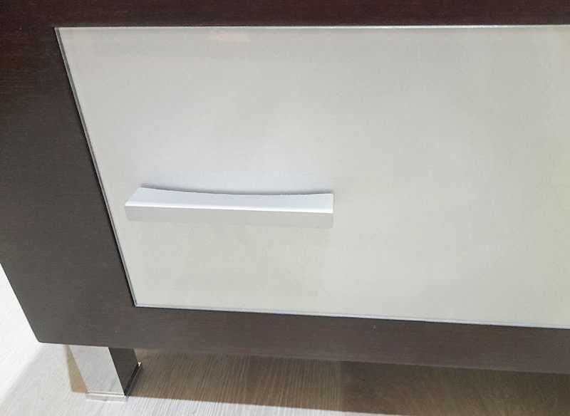 Móvel com gaveta em mogno muito bom estado