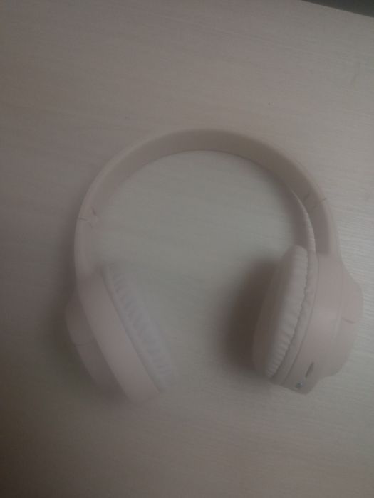 Продам наушники з подсветкою та коробкою бу