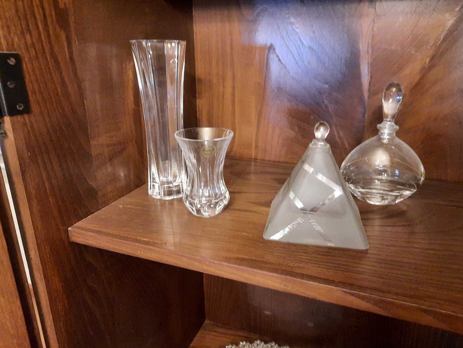 Peças e vidro e cristal