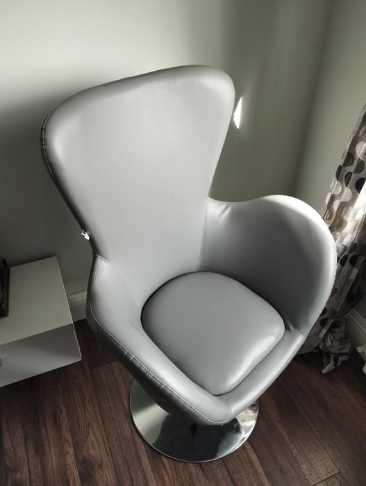 Fotel wypoczynkowy obrotowy skórzany wygodny