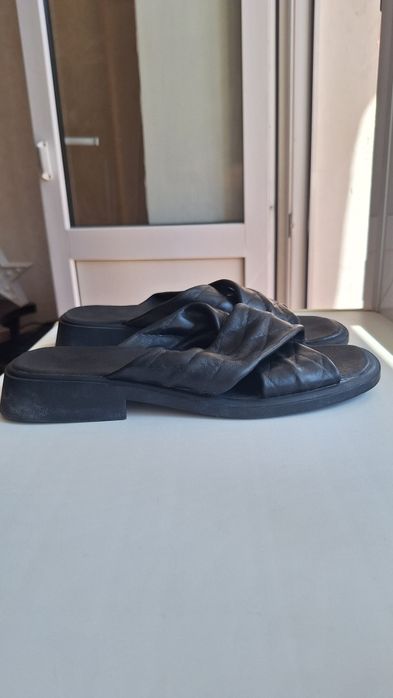 Продам кожаные шлепанцы