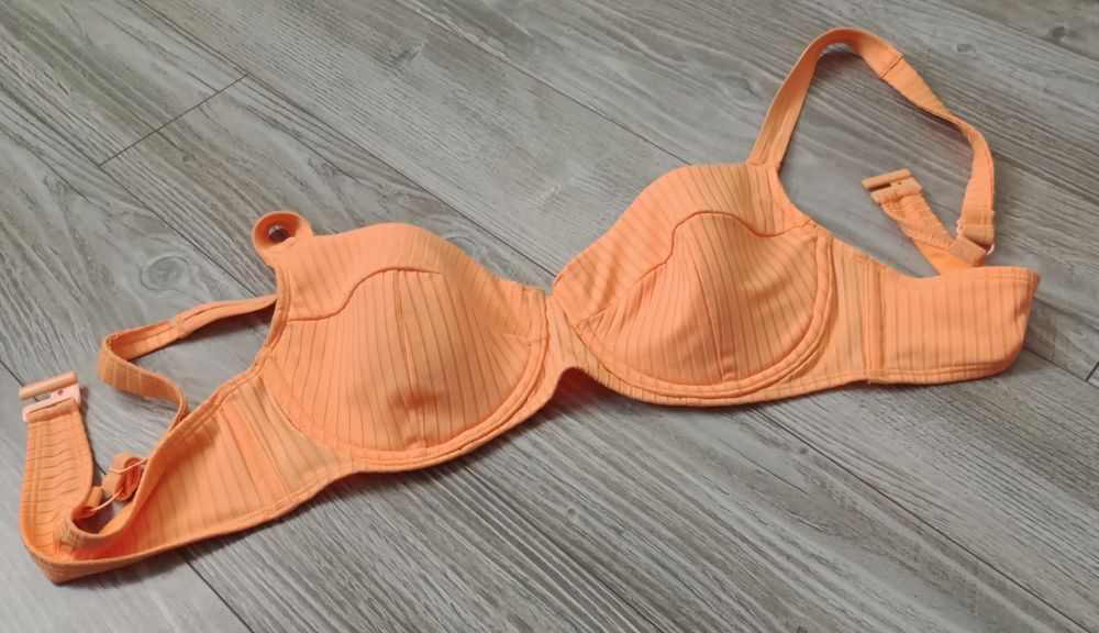 Biustonosz usztywniany ozdobne prążki morelowy na haftkę 40/L Cubus