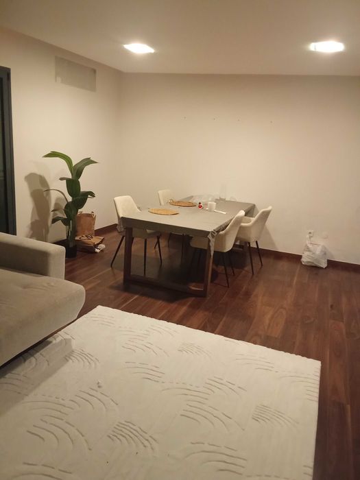 aluga-se quarto em apartamento T2