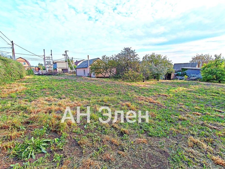 Домик у моря с большим участком