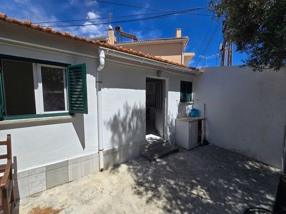 Casa 3 divisões arrendar Caparide