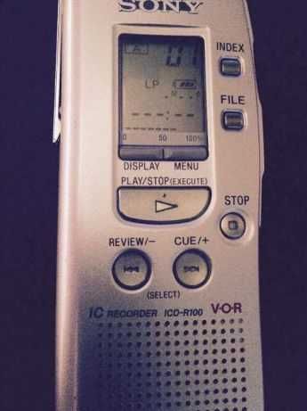 цифровой диктофон Sony ICD-R100