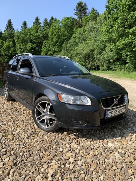 Вольво v50 2009 року випуску