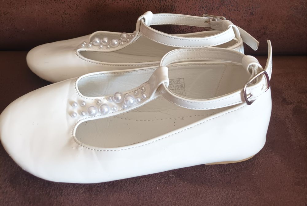 Buty dla dziewczynki numer 28