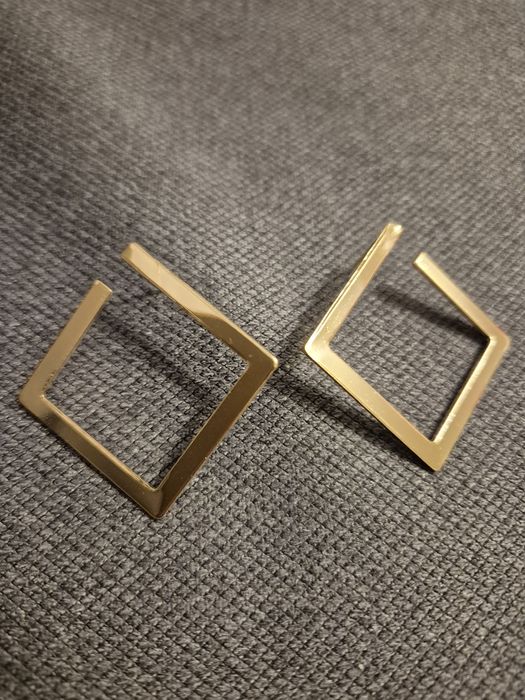 Kolczyki wkręty w kolorze złotym nowe kwadraty