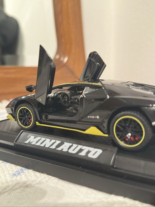 Vendo carro miniatura escala 1:32