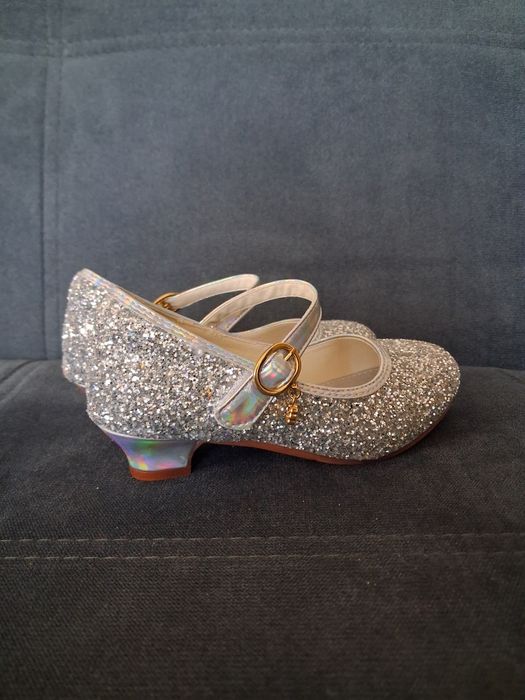 Buty na obcasie dla dziewczynki 32