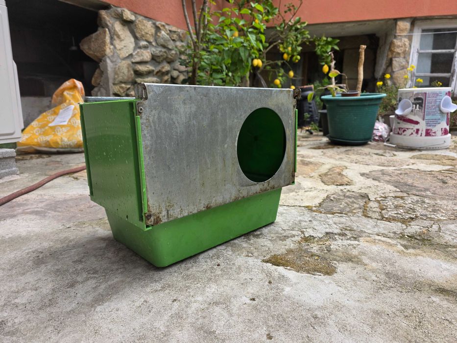 Ninho para criação de coelhos usado