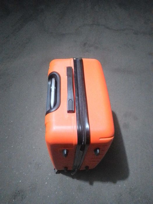 Продам   Чемодан