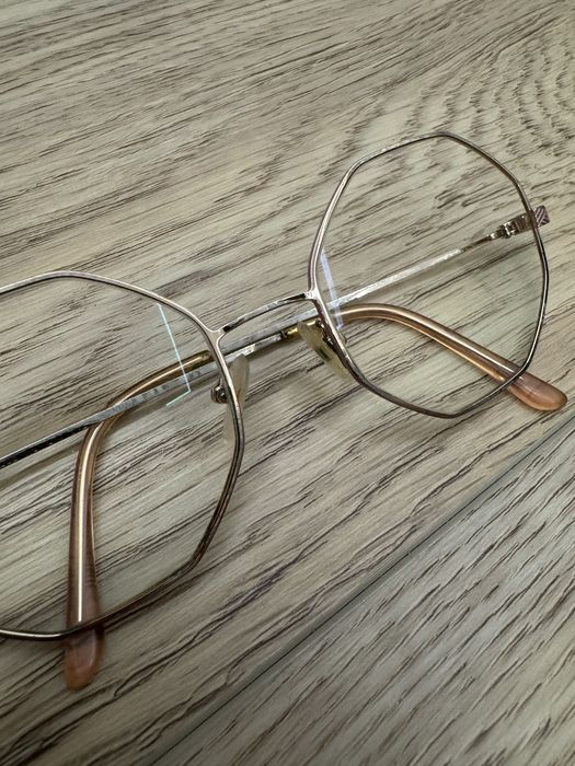 Złote różowe cienkie okrągłe metalowe oprawki okulary korekcyjne