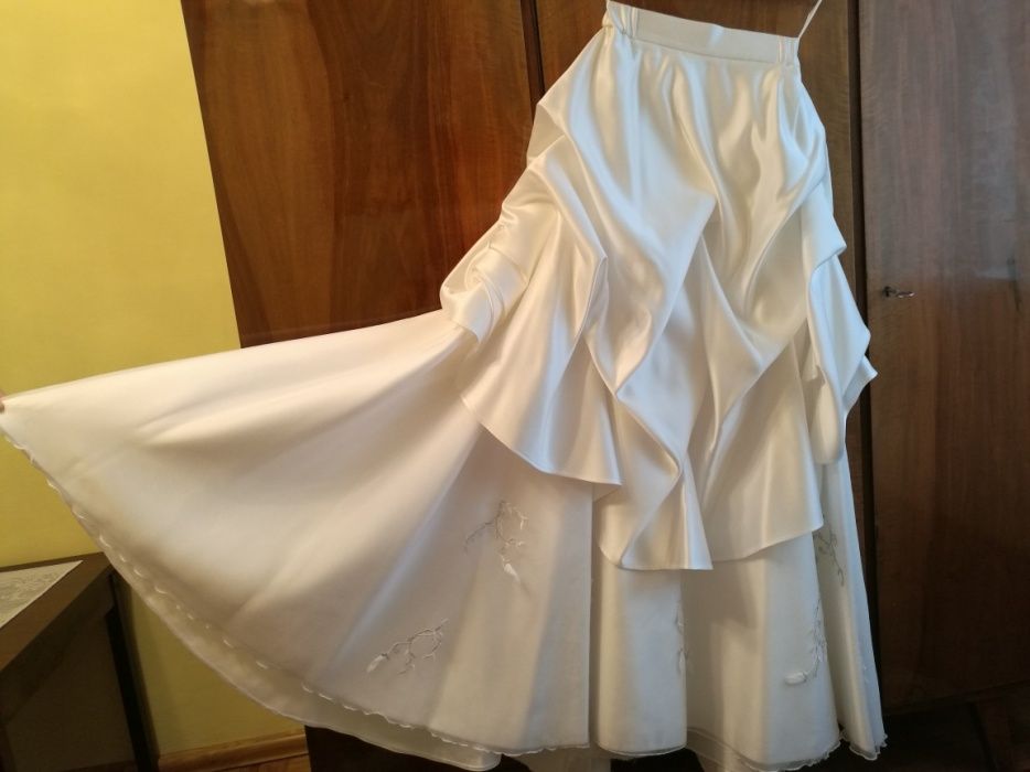 Biała Sukienka ślubna