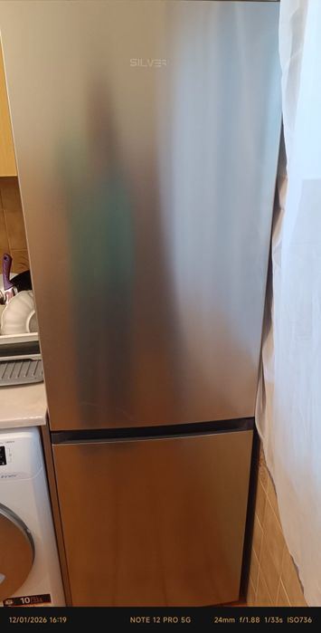 Frigorífico Silver – 1 ano de uso – como novo