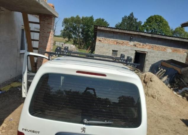 Поперечины на крышу Peugeot Partner.