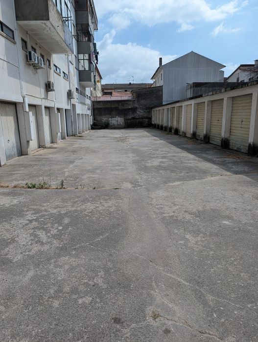 Arrenda se garagem no centro de albergaria a velha