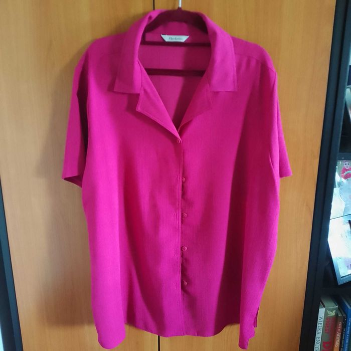 Letnia bluzka zapinana na guziki