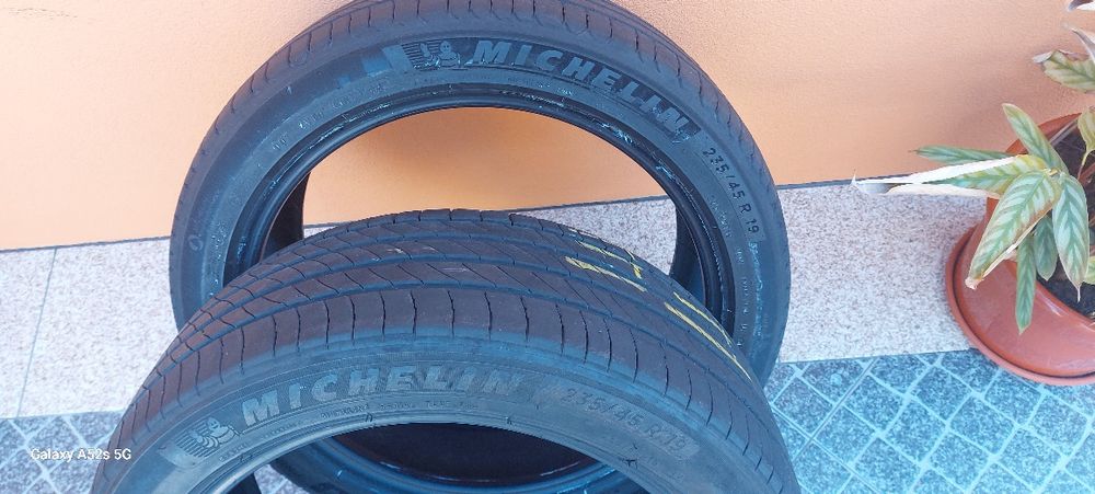 4 PNEUS MICHELIN  235/45 R19 99W