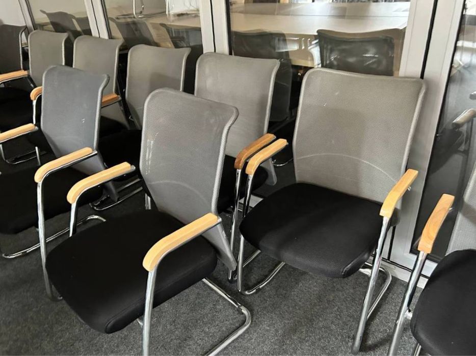 Распродажа офтсной мебели Кресла столы стулья Шкафы стеллажи тумбы пол