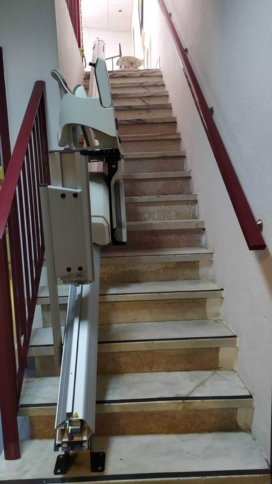 Cadeira elevatória Stannah - carril reto com 4,5 mts