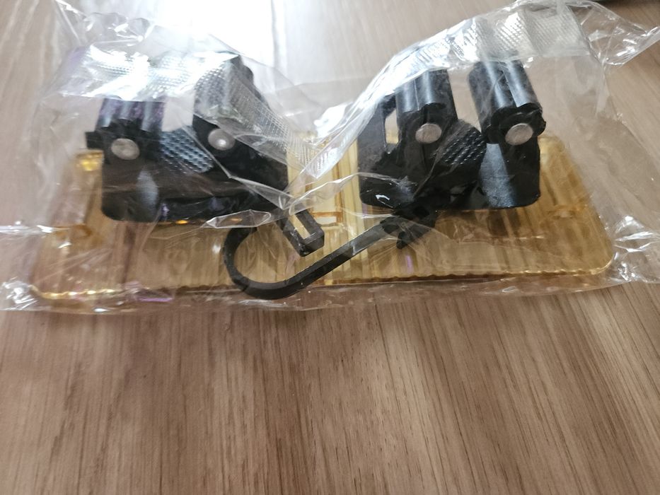 Uchwyt haczyk Zawieszka podwójna na mopa szczotkę do przyklejenia