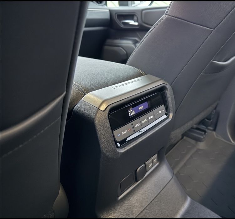 Toyota Land Cruiser Prado 2024