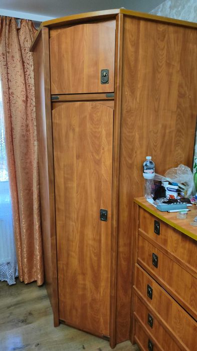 Продається кутова шафа