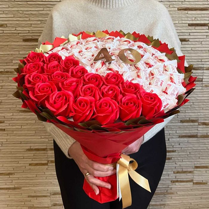 Prezent na 40 60 urodziny. Bukiet Raffaello i róż mydlanych. Ślub