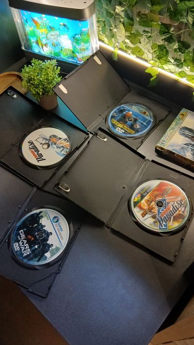 Диски с играми для Windows.