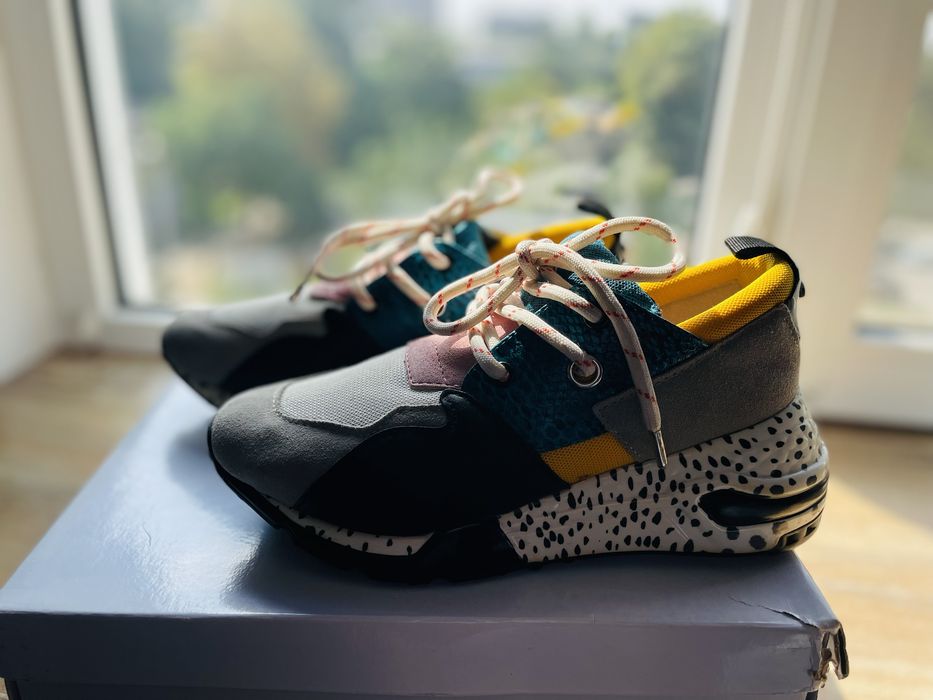 Продам кроссовки  Steve Madden