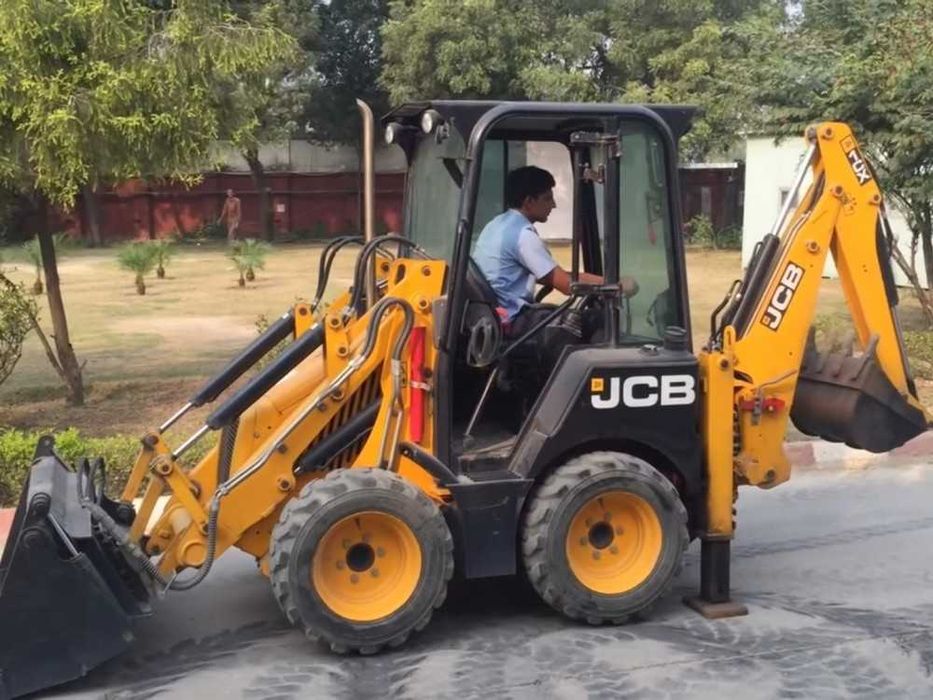Оренда міні екскаватора навантажувача JCB 1CX Hidromek. Послуги мініекскаватора мінінівантажува. Аренда мини экскаватора погрузчика бобкет авант