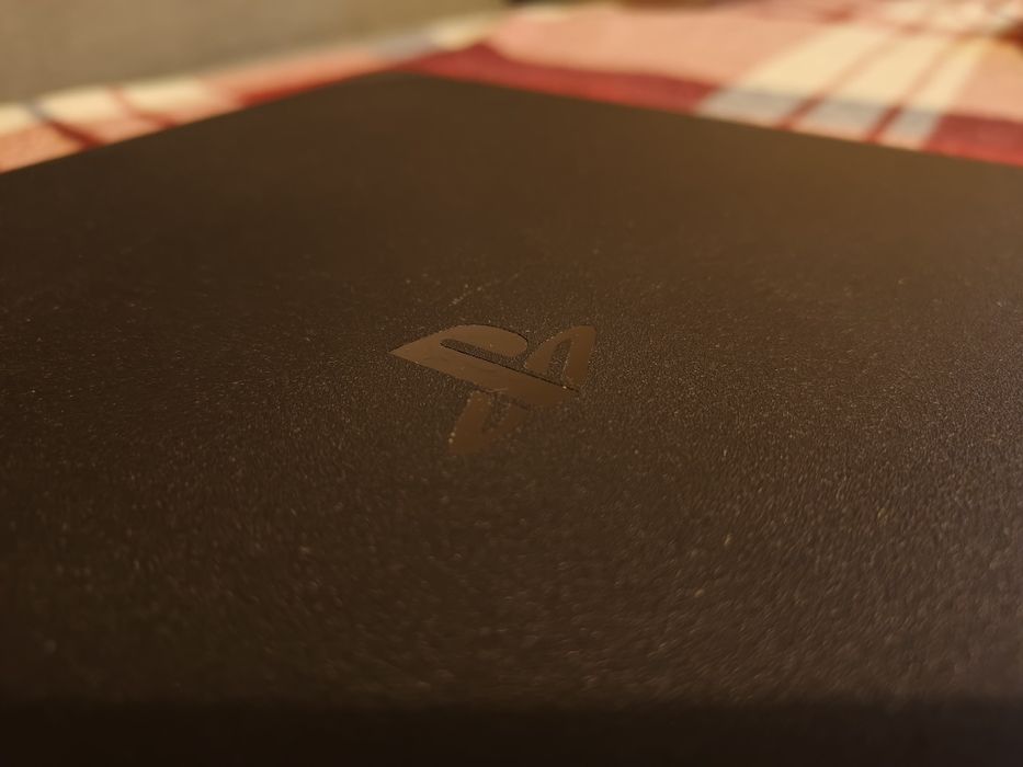 PS4 slim + pad + gra  watch dogs legion 2