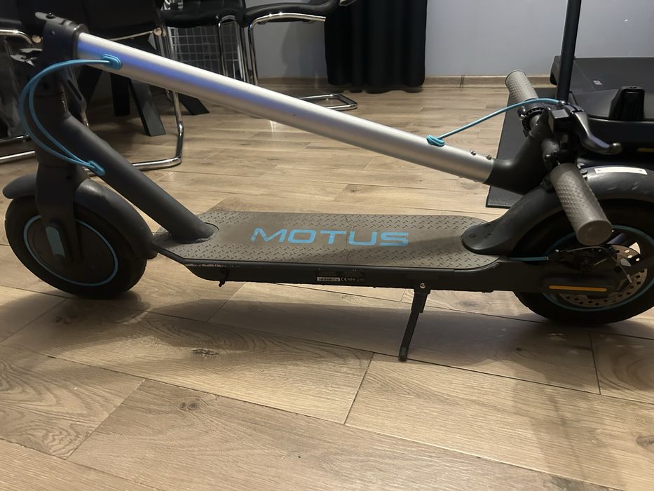 Elektryczna hulajnoga Motus Scooty 10 Lite 2022 – stan bardzo dobry