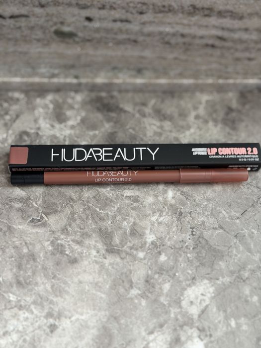 Huda Beauty Warm Brown konturówka