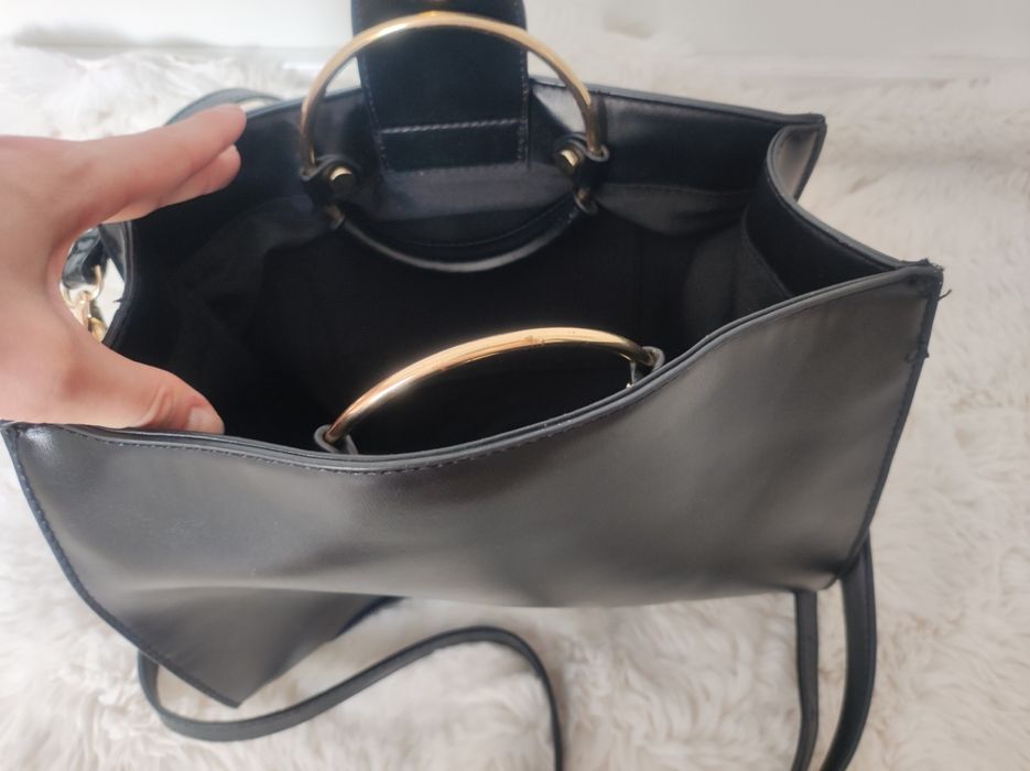 Torebka czarna na ramię złote dodatki