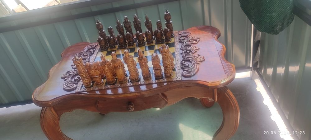 Продам шахматы ручной работы.