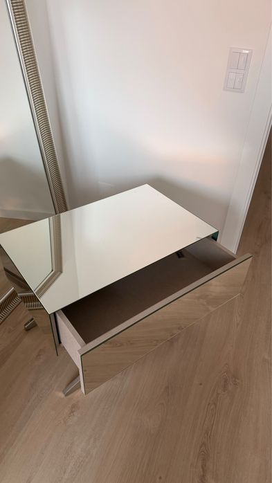 Vendo mesa de cabeceira