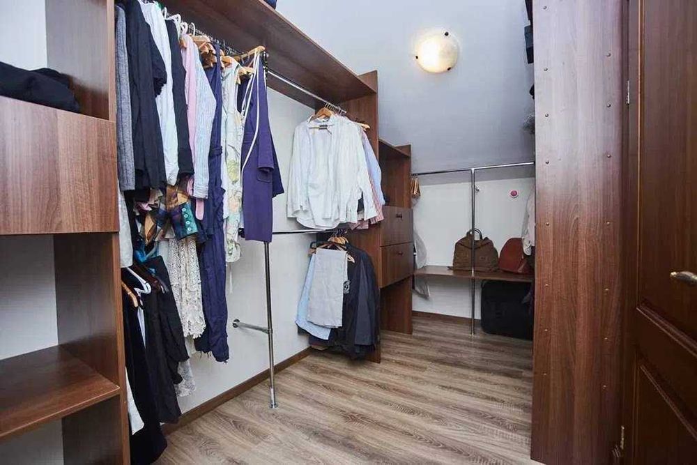 Продам добротный дом в Совиньоне! Красивый участок. Бассейн.