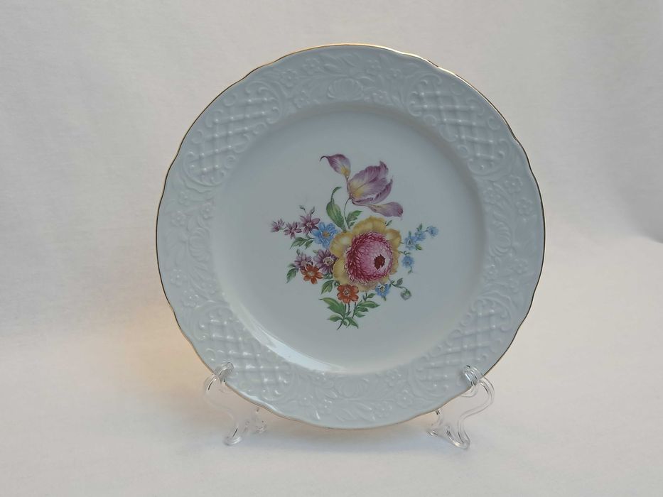 Porcelanowy talerz Bawaria (Germany), reliefowy rant, dekor kwiatowy